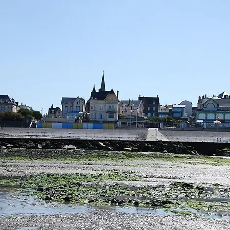 Апартаменты Tres Proche Granville Midship *