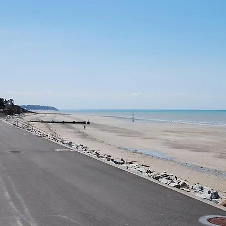 Апартаменты Tres Proche Granville Midship Сен-Пер-сюр-Мер